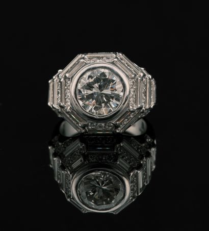 BULGARI

Elégante bague Art Déco en or gris...