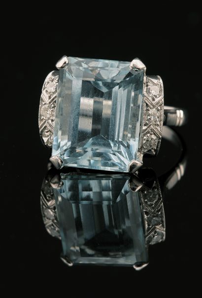 Bague de cocktail en or gris 18K 750 millièmes...
