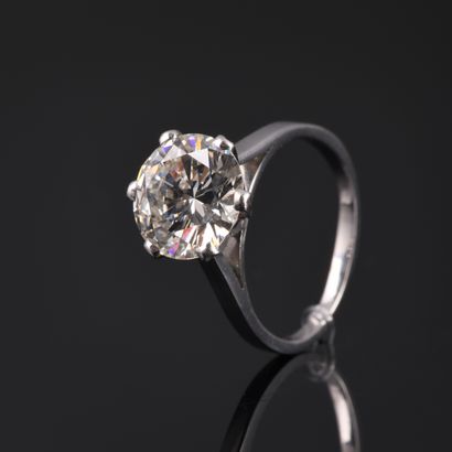 Solitaire en or blanc 18K 750 millièmes et...
