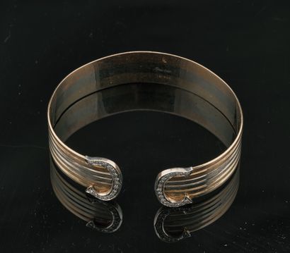 Bracelet ouvert en trois tons d’or (jaune,...