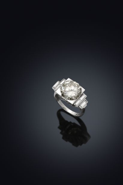 Bague Art Déco en platine 950 millièmes ornée...