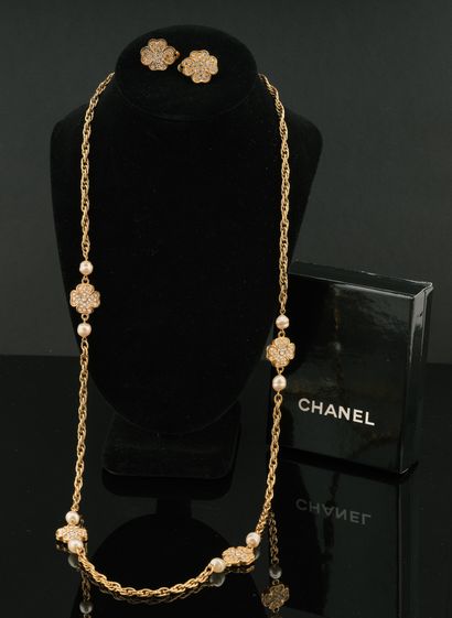 CHANEL

Set of costume jewelry including...