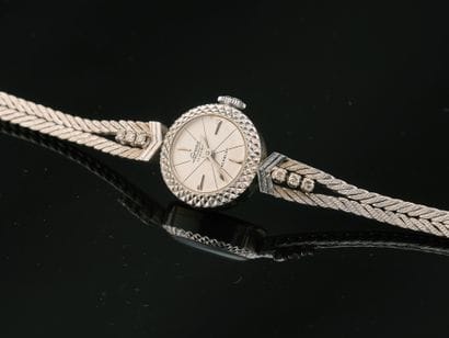 LORENZ

Montre de ville en or gris 18K 750...