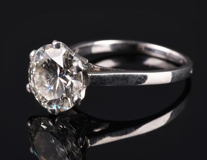 Solitaire en or blanc 18K 750 millièmes et...