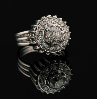 Bague moderniste en platine 850 millièmes...