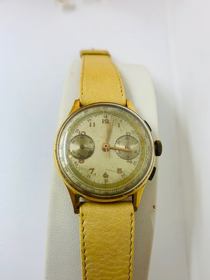 Chronographe en or jaune 18K 750 millièmes...