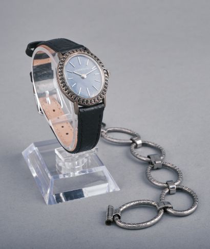 JAEGER LECOULTRE
Montre de dame en argent...