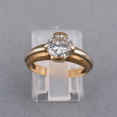 Solitaire en or jaune 18k 750 millièmes orné...