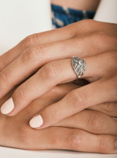 Bague en or gris 18k 750 millièmes Art Déco...