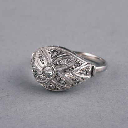 Bague en or gris 18k 750 millièmes Art Déco...