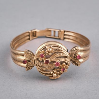 Montre de dame en or jaune 18k à capot ponctué...