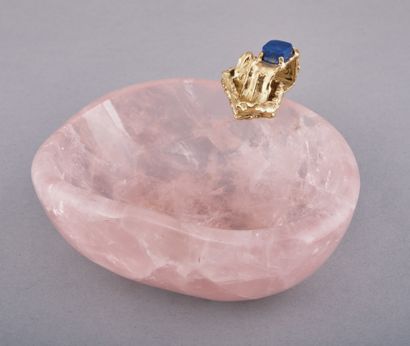 CHAUMET 
Cendrier en quartz rose surmonté...