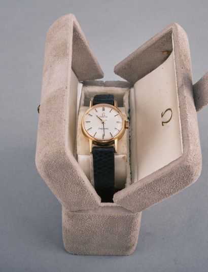 OMEGA
Ladymatic
Montre de dame en or jaune...