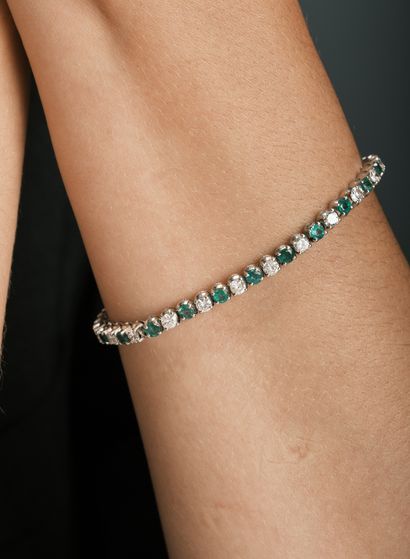 Bracelet tennis en or blanc 18k 750 millièmes...