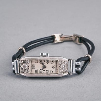 Montre de dame en platine 850 millièmes époque...
