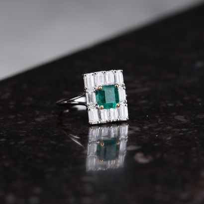 Bague en or gris 18k 750 millièmes de forme...