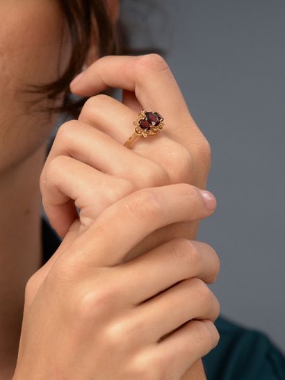 Bague en or jaune 18k 750 millièmes sertie...