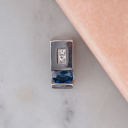 Pendentif moderniste en or blanc 18k de forme...