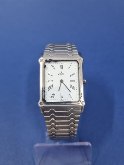 EBEL
Montre en acier à boîtier rectangulaire,...