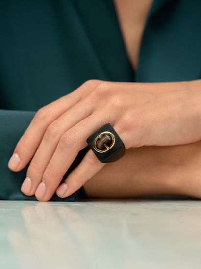 Bague moderniste en or jaune 18k 750 millièmes...