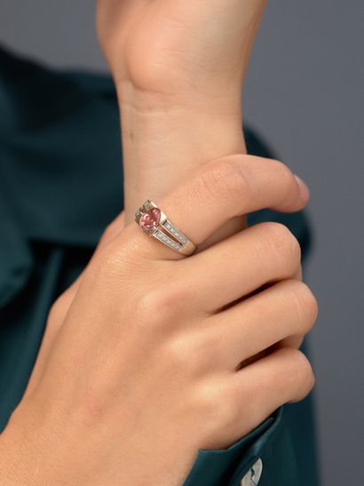 Bague en deux tons d'or 18k ornée d'un saphir...