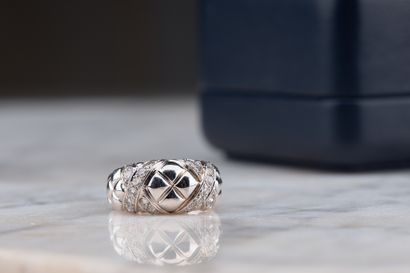 BOUCHERON
Bague modèle Croisillon 
matelassée...