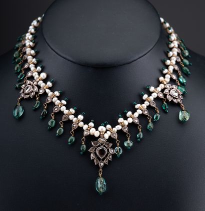 Ravissant collier ras de cou indien en or...