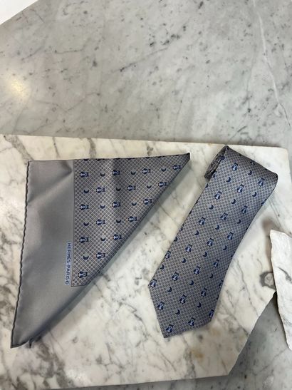 Hermes Paris Made in France
Ensemble en tweed...