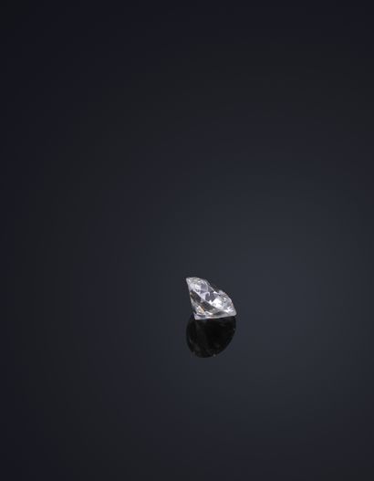Un diamant sur papier de taille moderne de...