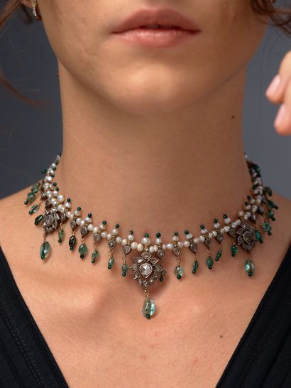 Ravissant collier ras de cou indien en or...