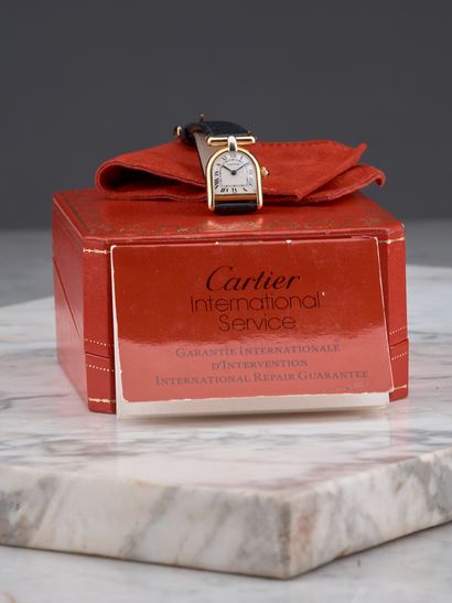 CARTIER
Calandre ou étrier 
Rare montre de...