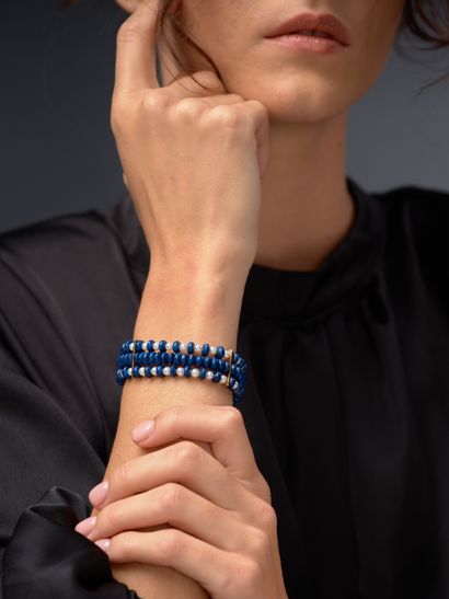 Bracelet trois rangs en lapis lazuli et perles,...