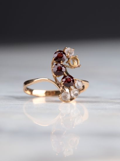 Bague en or jaune 18k 750 millièmes ornée...