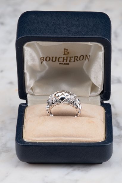 BOUCHERON
Bague modèle Croisillon 
matelassée...