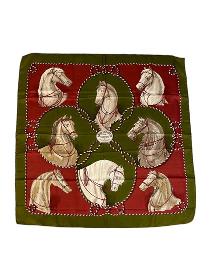 HERMES Paris Made in France
Carré en twill...