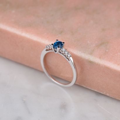 GAREL
Bague de jeune fille en or blanc 18k...