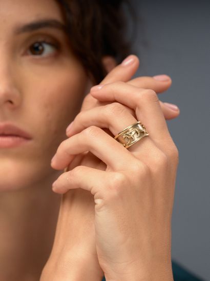 Bague bandeau en deux tons d'or présentant...