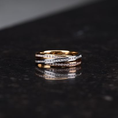 Bague croisée en trois tons d'ors sertie...