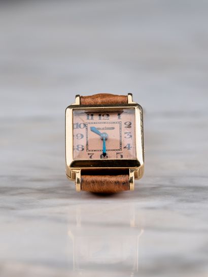 JEAGER LECOULTRE
Montre de dame en or jaune...