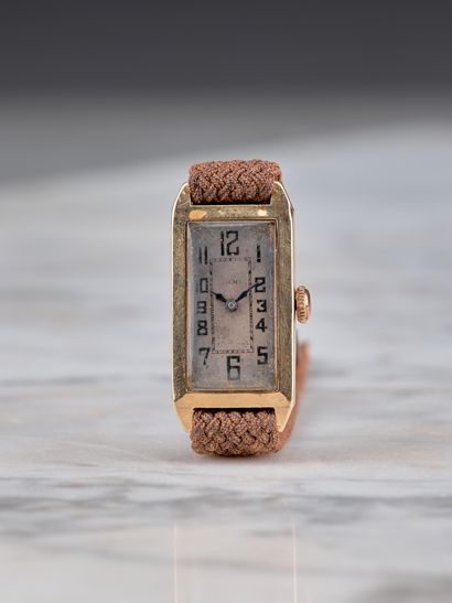 Montre de ville en or jaune 18k rectangulaire,...