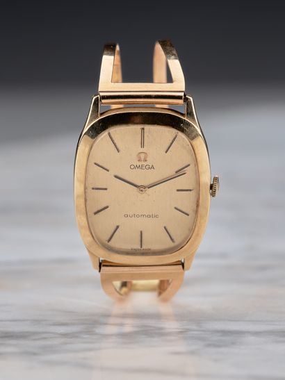 OMEGA
Montre de ville en or jaune 18k à mouvement...