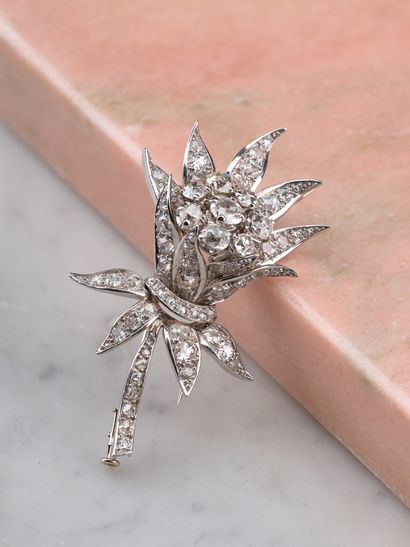 Broche en or gris 18k 750 millièmes et platine...