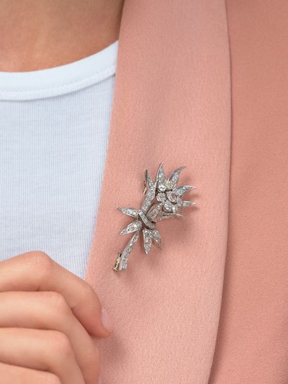 Broche en or gris 18k 750 millièmes et platine...