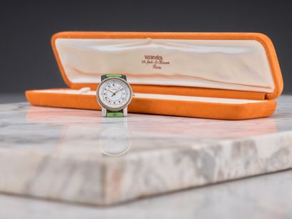 HERMES
Montre de dame en acier à mouvement...