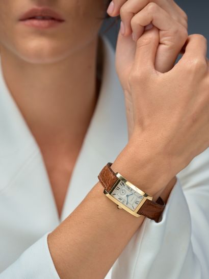 CARTIER
Tank américaine
Montre de ville en...