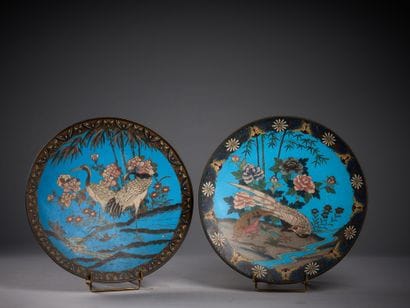 JAPON, vers 1900
Deux plats en émaux cloisonnés...