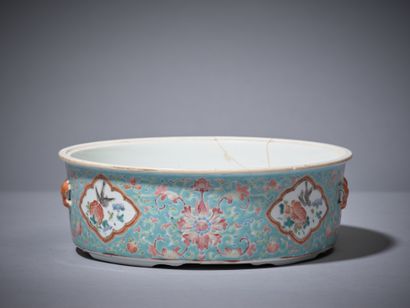 CHINE, XXe siècle
Soupière en porcelaine...