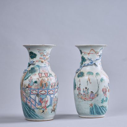 CHINE CANTON, XXe
Paire de vases de forme...