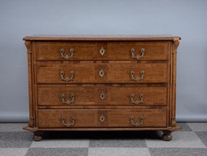 Commode rectangulaire à pans coupés en bois...