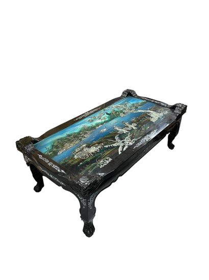 Dans le goût asiatique (Travail moderne)
Table...